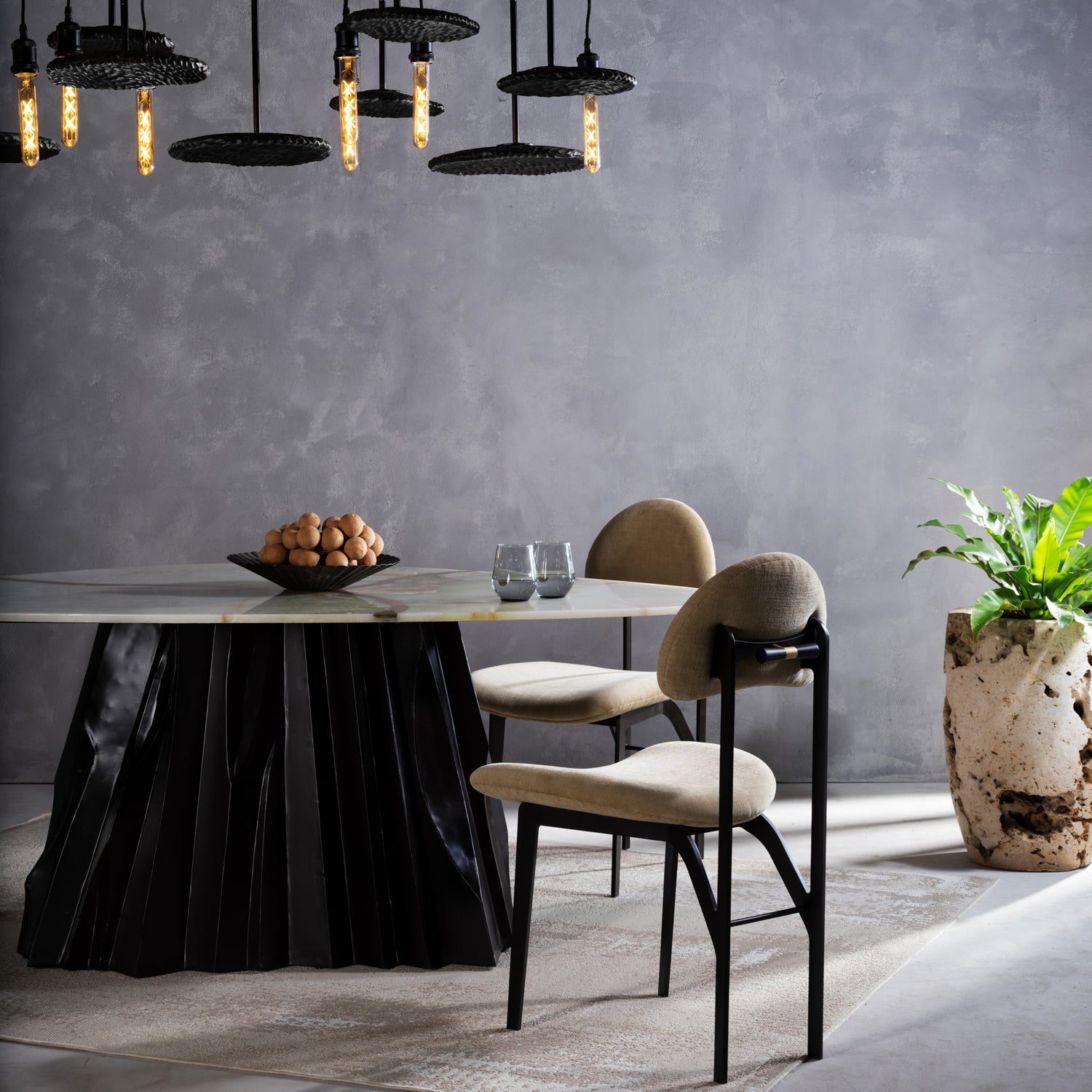 VANA DINING TABLE